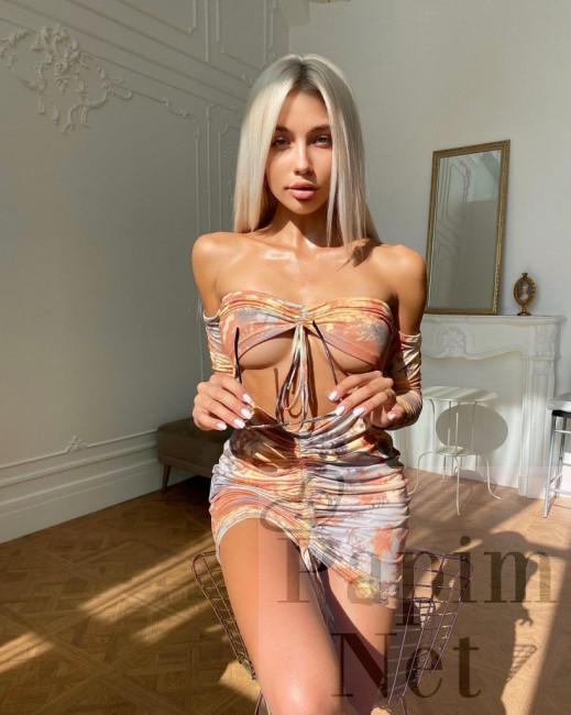 Tatlı kız yeni Alanya escort Mina çok yaramaz