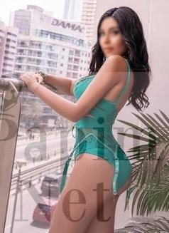 Zevkten dört köşe yapan İranlı Mersin escort bayan Semira